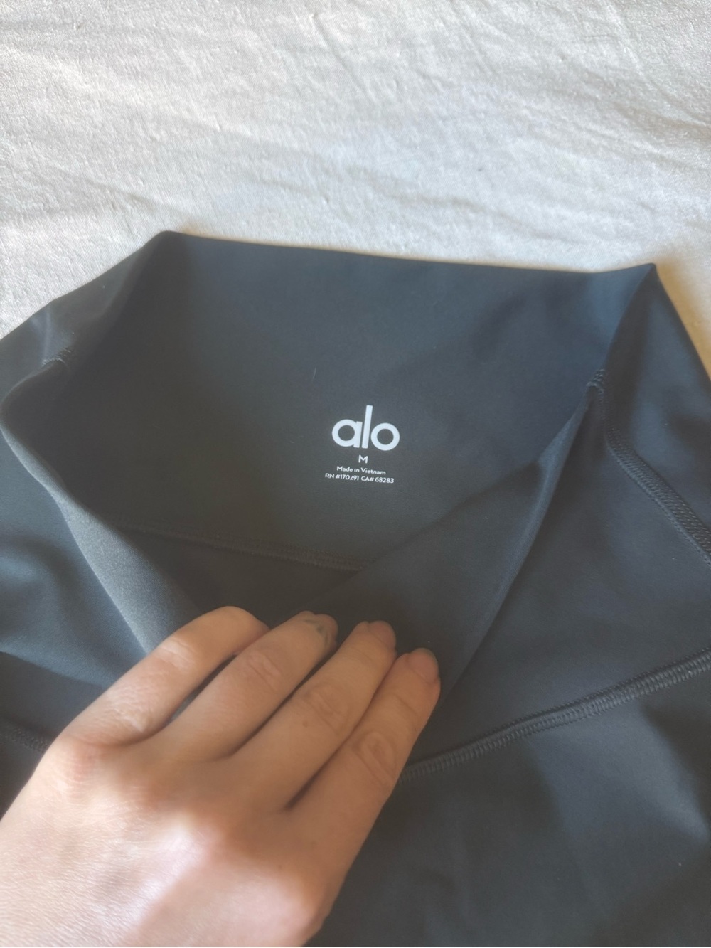ALO Yoga High-Waist Black Leggings - Picture 2 of 4